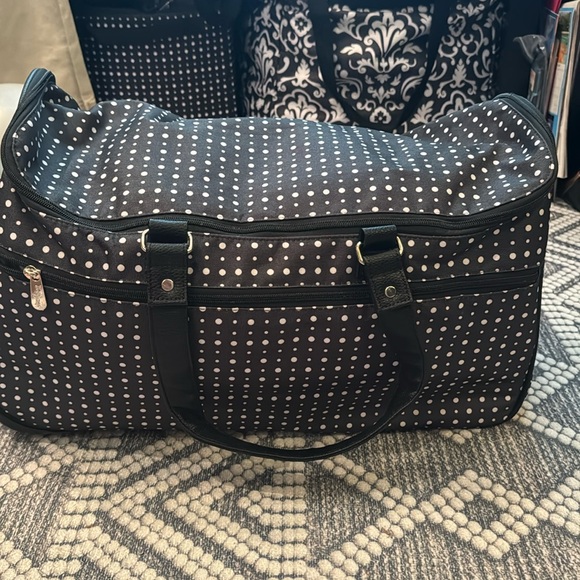 BNWOT 31 rolling Traveler bag. Polka dot. - Picture 1 of 8